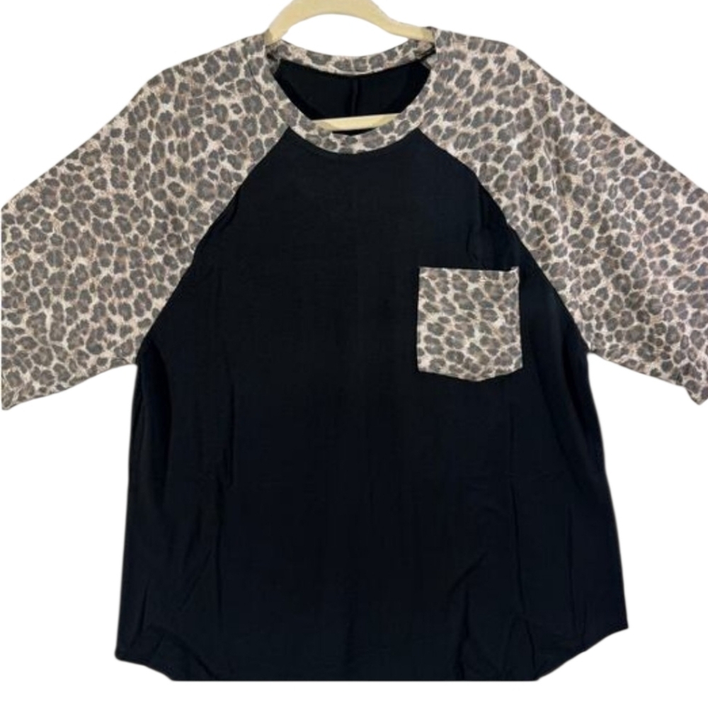 Zenana Outfitters Black and Leopard Print Short Sleeve Tee